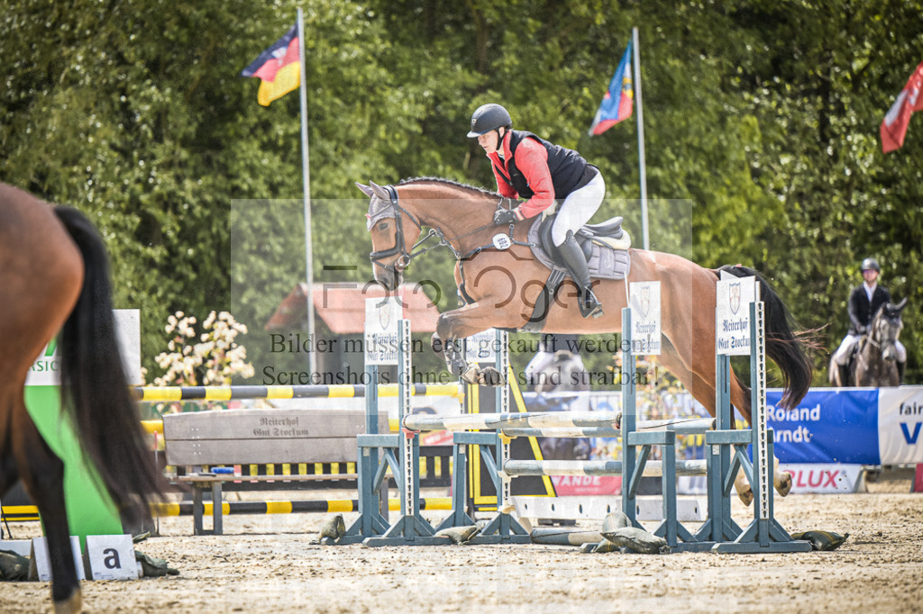 DOS_6868 | Entdecke hochwertige Reitturnierfotos von Foto Oger. Professionell, emotional und authentisch – jetzt Lieblingsmomente im Shop bestellen.Deutschlandweite Turnierfotografie. - Realisiert mit Pictrs.com