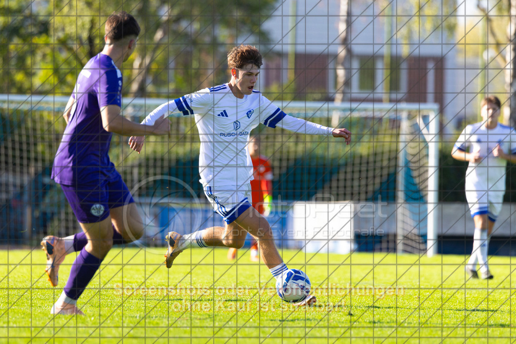 20261010_161327_0304_(c)_by_PhotoPeet | #,1.FC Eislingen (weiß) vs. TSV Bernhausen (lila), Fussball, Landesliga 2 - wfv, 11. Spieltag, Saison 2026/2027, Rasenplatz, Eichbachstation, Haldenstraße, 73054 Eislingen, 10.10.2026 - 15:30 Uhr,Foto: PhotoPeet / Sport- &amp; Eventfotografie / Peter Harich