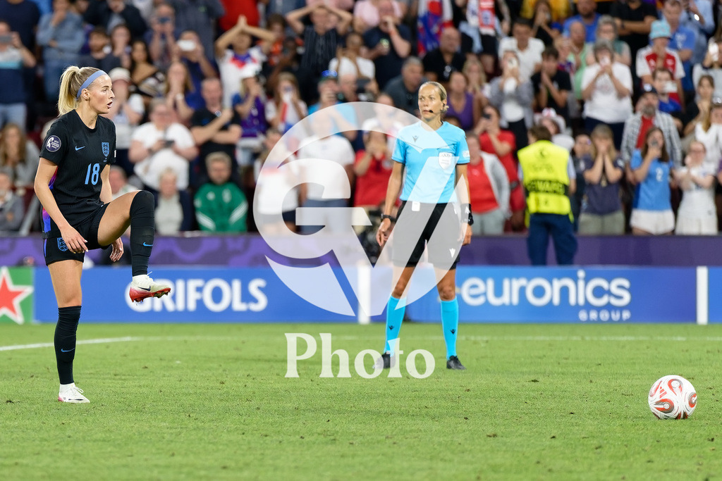 England v Italy - UEFA Women's EURO 2025 Semi-Final | GENEVA, SWITZERLAND - JULY 22:  Chloe Kelly of England ritual before shooting penalty during the UEFA Women's EURO 2025 Semi-Final match between England and Italy at Stade de Geneve on July 22, 2025 in Geneva, Switzerland. (Photo by Giuseppe Velletri/Sports Press Photo/Getty Images)