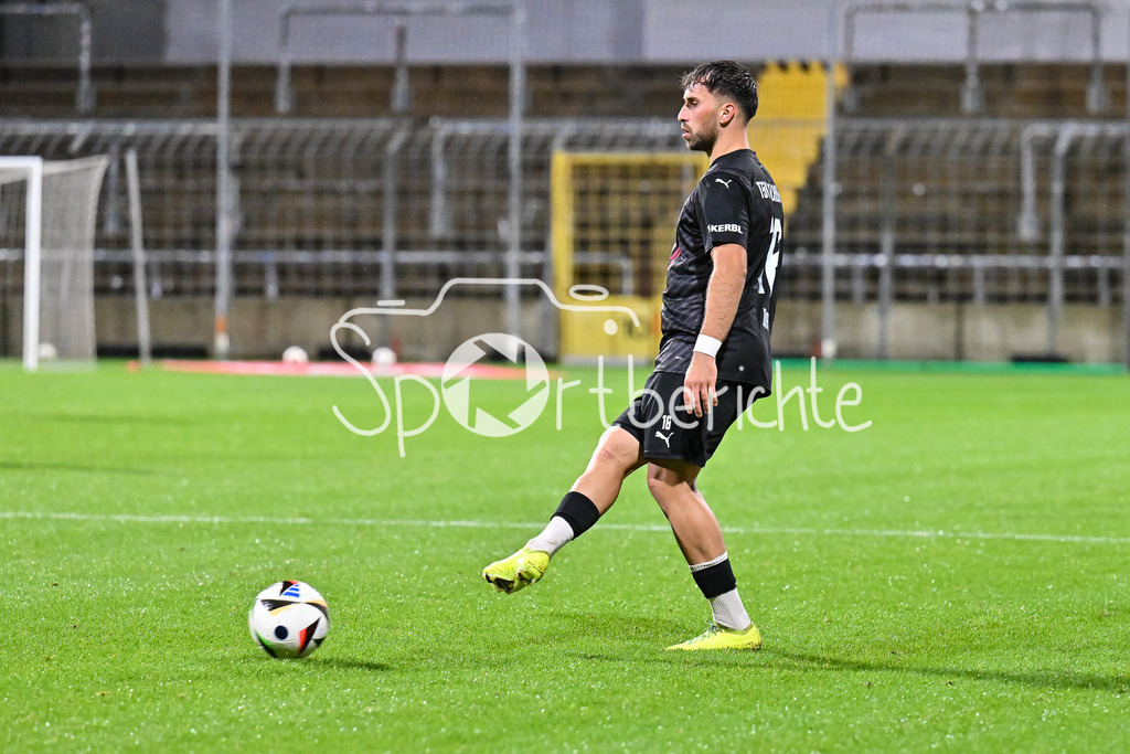 FC Bayern Amateure - TSV Buchbach | am Ball Samed BAHAR (TSV Buchbach #16) / Freisteller / Einzelfoto