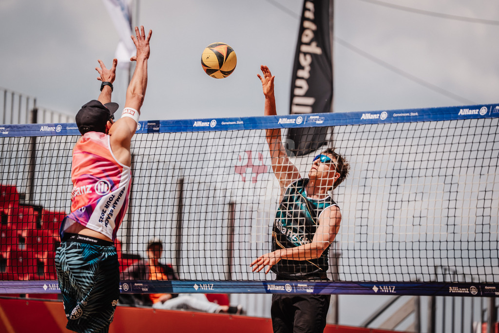 Beachvolleyball | Männer | Allianz German Beach Tour 2025 | Tourstop Düsseldorf | 15.05.2025 | v.l. Jonathan Erdmann und Yannik Ahr