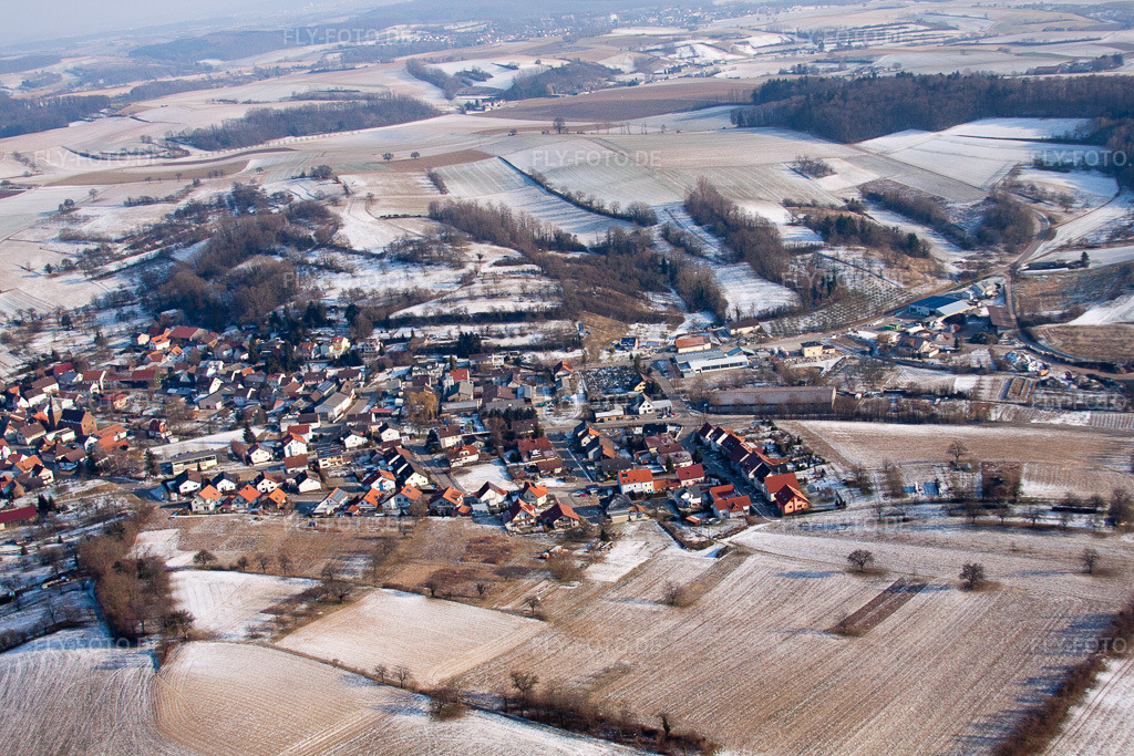 Luftbild: Ortsansicht von Westen im Ortsteil Neuenbürg in Kraichtal im Bundesland Baden-Württemberg in Deutschland. Foto: IMG_48782.jpg vom 06.02.2012 durch Werner Riehm/FLY-FOTO.de
