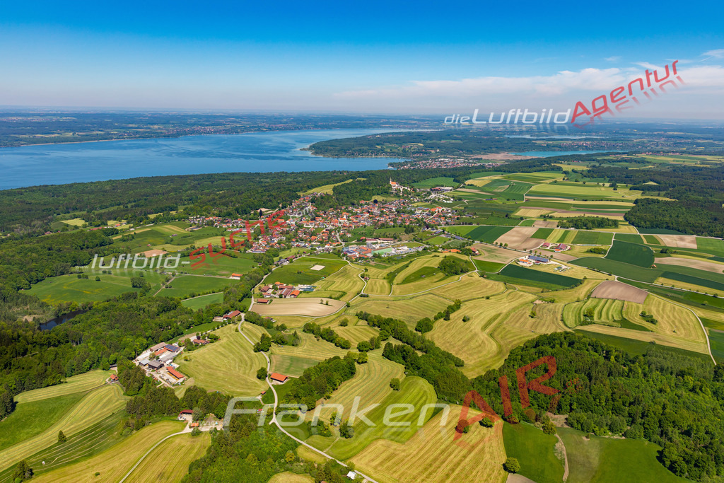 Aktuelles Luftbild von  Andechs - Die Luftaufnahme wurde 2021 mittels UL-Flugzeug erstellt ( keine Drohne ) - hochauflösende Kamera-Systeme von  Canon -Beste Qualität - Für grossformatige Ausdrucke geeignet. Die Geschenkidee !