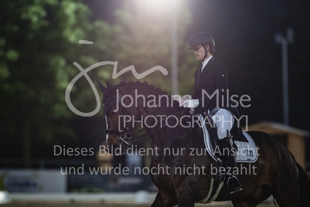 230429_Dressurfestival_S-Kür-357 | Deine schönsten Turniermomente als professionelle Fotos! Entdecke hochwertige Pferdesport-Fotografie im Online-Shop. Jetzt Fotos finden & bestellen!