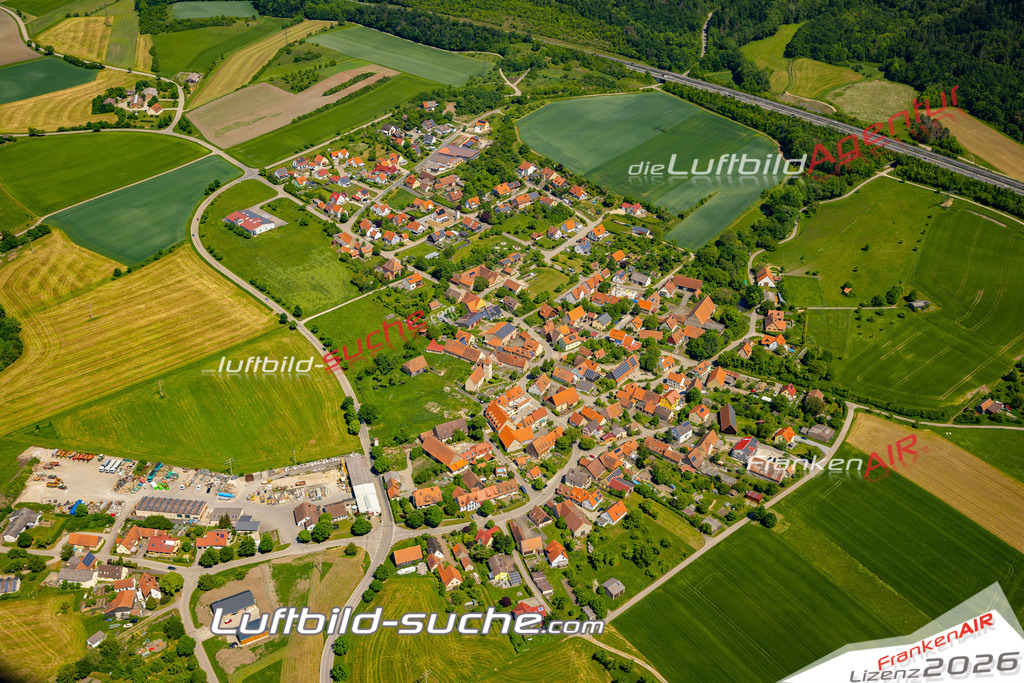 Aktuelles Luftbild von Schweinsdorf Neusitz - Die Luftaufnahme wurde 2022 mittels UL-Flugzeug erstellt ( keine Drohne ) - hochauflösende Kamera-Systeme von  Canon -Beste Qualität - Für grossformatige Ausdrucke geeignet. Die Geschenkidee !