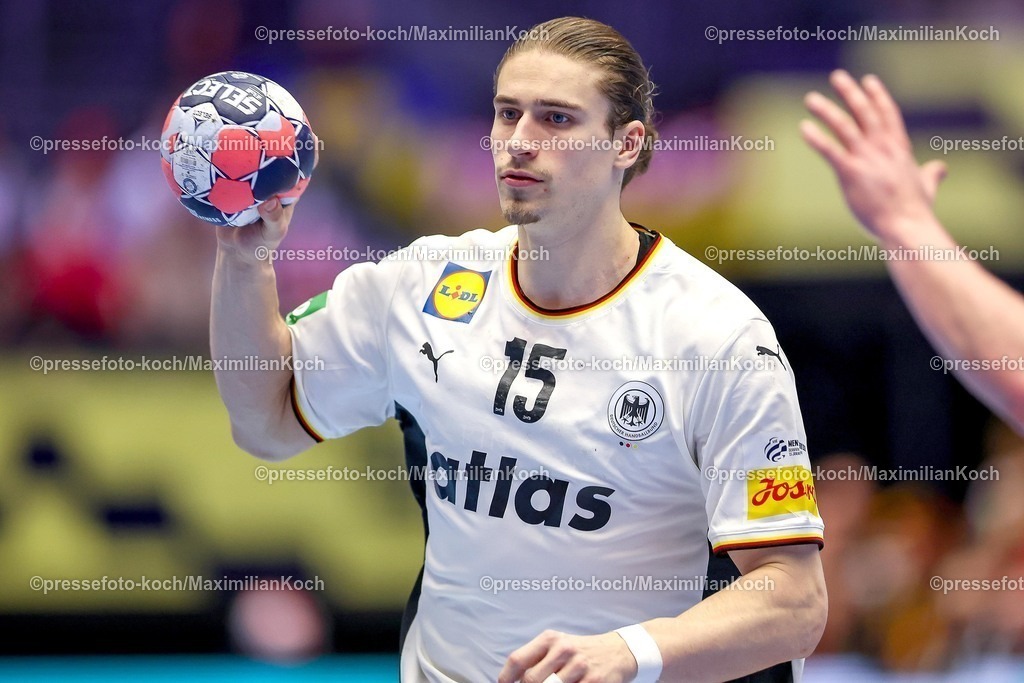 EHF15012602156 | 15.01.2026, Handball, Men's EHF EURO 2026, Deutschland - Österreich, Jyske Bank Boxen in Herning, Dänemark, Preliminary Round:  Juri Knorr (Germany #15) 