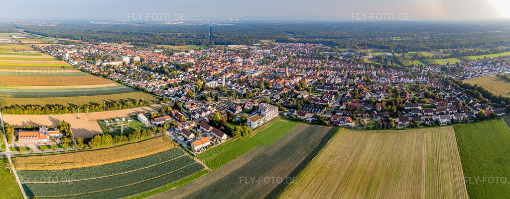Luftbild: Stadtpanorama aus Nordwesten in Kandel im Bundesland Rheinland-Pfalz in Deutschland. Foto: IMG_073879-Bearbeitet.jpg vom 03.10.2014 durch Werner Riehm/FLY-FOTO.deAuflösung des Originals: 9466 x 3706 px