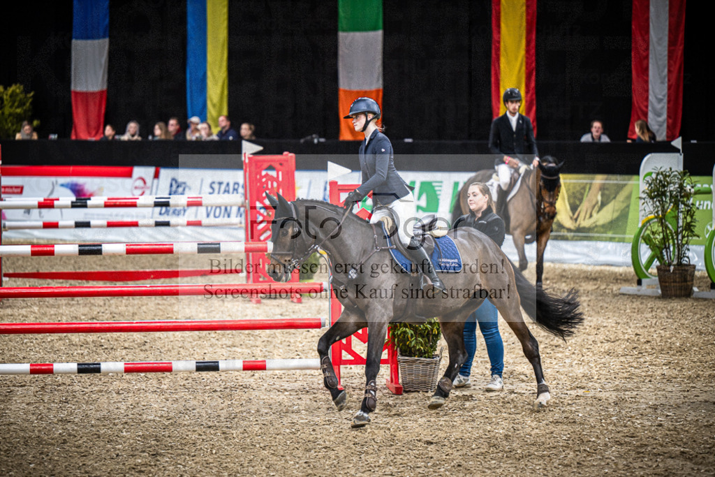 DOS_2414 | Entdecke hochwertige Reitturnierfotos von Foto Oger. Professionell, emotional und authentisch – jetzt Lieblingsmomente im Shop bestellen.Deutschlandweite Turnierfotografie. - Realisiert mit Pictrs.com