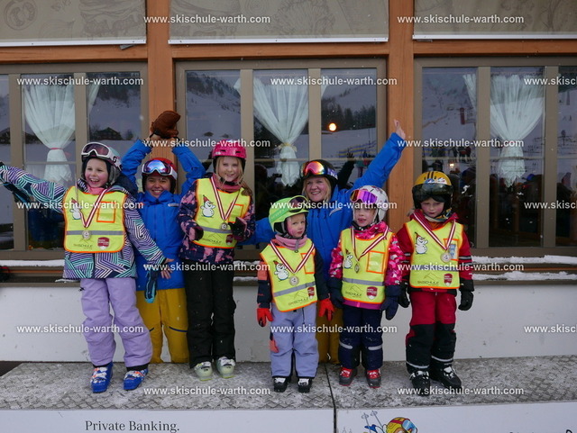 Gruppe Annika _ Sarah | Photos von der Skischule Warth - Realisiert mit Pictrs.com