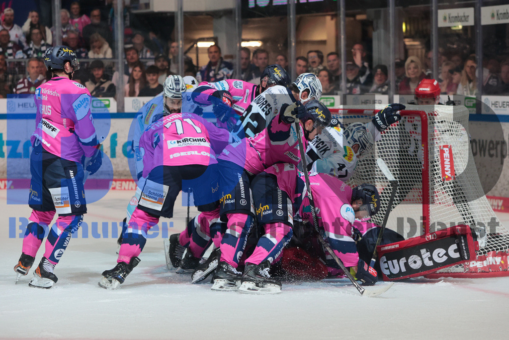 SES_ISEDRE20251010-50 | bond - Realisiert mit Pictrs.com