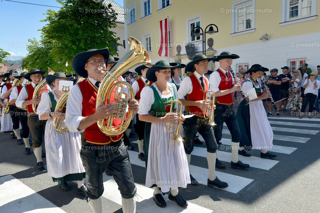 news-2022-Juli17-Musikumzug-Reutte--WTV_3578-Tannheim | Info aus dem Bezirk Reutte/Ausserfern Tirol sowie eine umfangreiche Bilddatenbank über die gesamte Region: Lechtal, Talkessel Reutte, Tannheimertal, Zwischentoren. Lech, Plansee, Zugspitze, Grenztunnel, B179, Fernpassstraße, Verkehr, Lawinen, Tradition, - Realisiert mit Pictrs.com