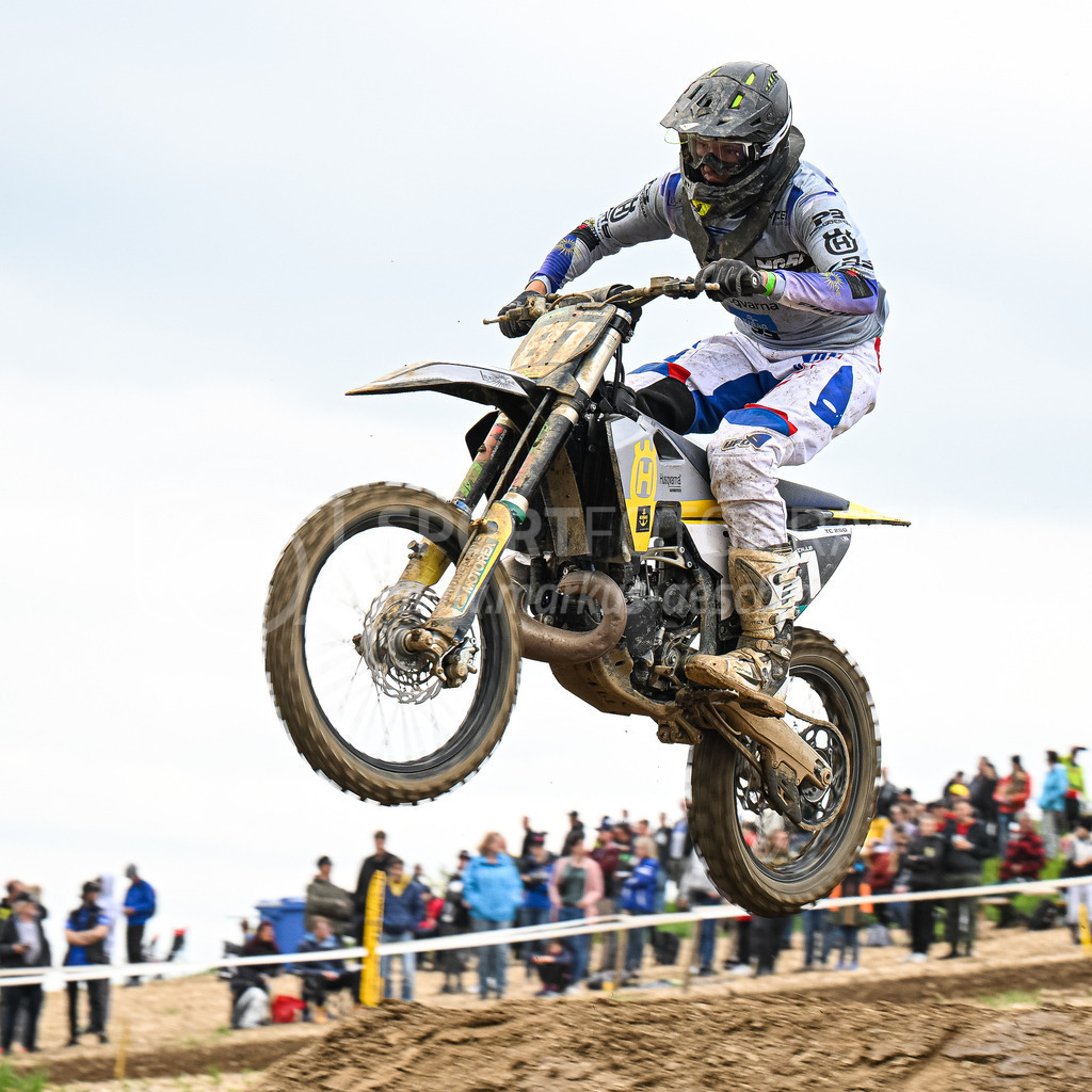Motocross Schlatt bei Winterthur - 30. April 2023 | #81 Oechslin Samuel aus Alpthal (CH) auf Husqvarna Tc 250 in der Kategorie ProRace Serie am Motocross Schlatt bei Winterthur, 30. April 2023. 
Instagram: @mx_schlatt | @mc_wila | @sam_schweiz
Bild: Sportfotografie Markus Aeschimann | www.markus-aeschimann.ch - Realisiert mit Pictrs.com