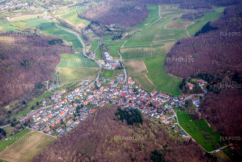 Dorf - Ansicht am Rande von landwirtschaftlichen Feldern und Nutzflächen in Waschenbach | Luftbild: Dorf - Ansicht am Rande von landwirtschaftlichen Feldern und Nutzflächen in Waschenbach im Ortsteil Waschenbach in Mühltal im Bundesland Hessen in Deutschland. Foto: IMG_077233.jpg vom 12.04.2015 durch Werner Riehm/FLY-FOTO.de - Realisiert mit Pictrs.com
