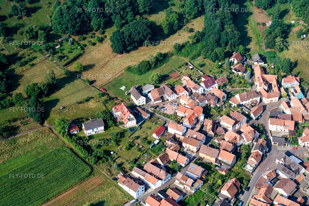 Hügelstr | Luftbild: Hügelstr im Ortsteil Gräfenhausen in Annweiler im Bundesland Rheinland-Pfalz in Deutschland. Foto: IMG_12049.jpg vom 31.07.2008 durch Werner Riehm/FLY-FOTO.de - Realisiert mit Pictrs.com