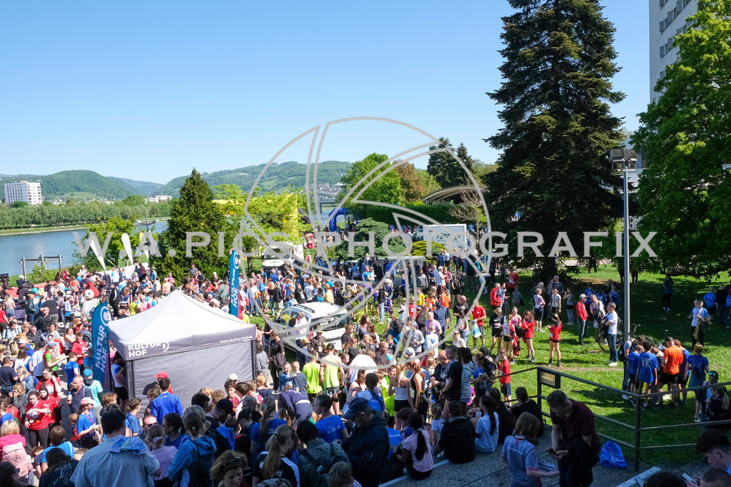 ..... | LINZ,AUSTRIA,27.April 24, Int. 3 Brückenlauf Linz  , Image shows: Photo: WAPICS / Michael ring