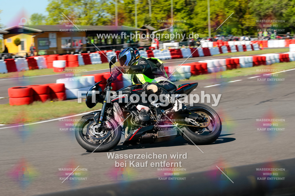 Moto-TeamOBK-21518 | Hier findet Ihr Bilder von Touristenfahrten auf der Nürburgring Nordschleife oder von anderen Veranstaltungen die ich besucht habe. Viel Spass beim Durch Schauen 