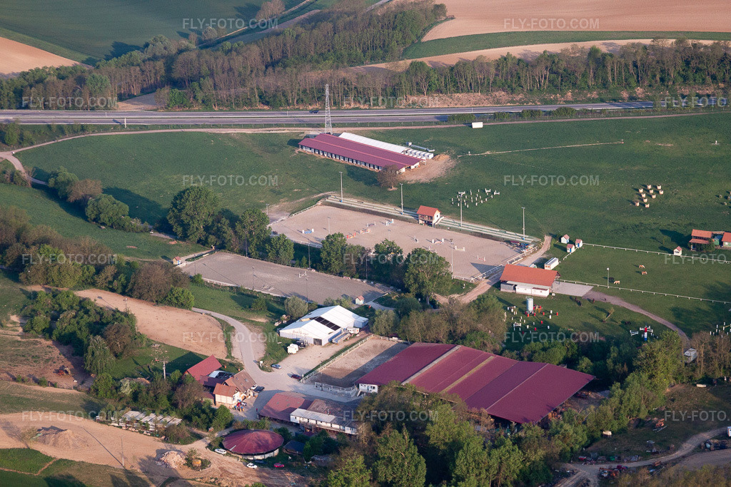 Aerial view: Haras de la Née in Mothern in the state Bas-Rhin, France. – Photo: IMG_40336.jpg taken on 04/22/2011 by Werner Riehm/FLY-FOTO.com – Resolution of the original: 4752 x 3168 px