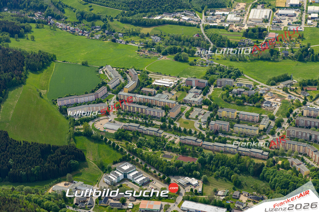 Die Luftaufnahme Niederlößnitz - Lößnitz wurde 2022 vom Flugzeug aus (keine Drohne) erstellt. Hohe Auflösung -für große Poster und Wandbilder geeignet - Garantiert!