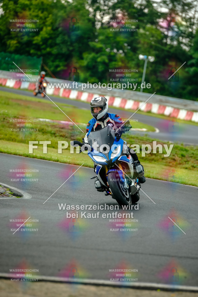 VBK-4092 | Hier findet Ihr Bilder von Touristenfahrten auf der Nürburgring Nordschleife oder von anderen Veranstaltungen die ich besucht habe. Viel Spass beim Durch Schauen 