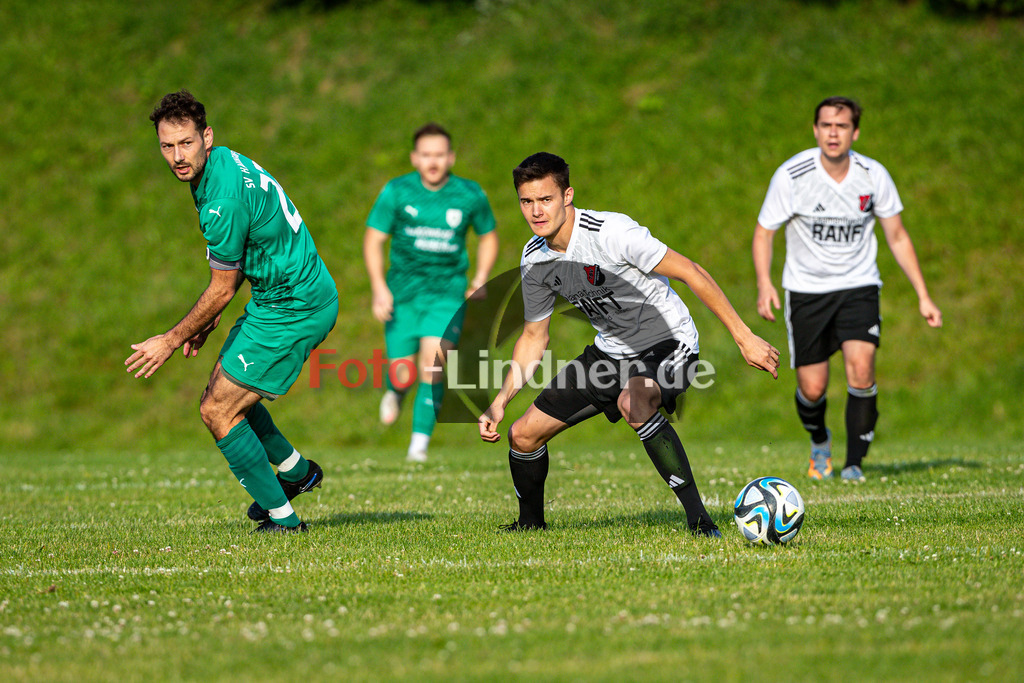 TSV Hohenpeißenberg vs. SV Haunshofen | Toto-Pokal Kr. Zugspitze West 2024 T16, TSV Hohenpeißenberg vs. SV Haunshofen, 20240724,Johannes SCHULDES (TSVHP 13) in Aktion,2024-07-24 in Hohenpeißenberg (Sportplatz Hohenpeißenberg)Johannes SCHULDES (TSVHP 13), Tim FREIWALD (SVH 22)Copyright: WolfgangxLindner www.foto-lindner.de