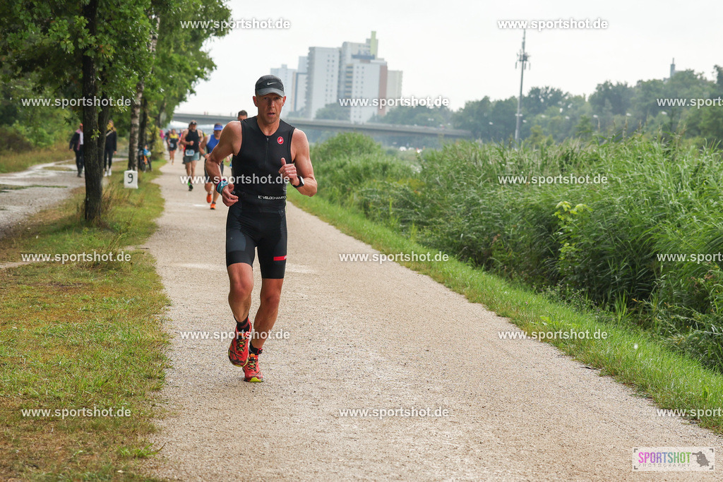 LUR_1696 | 34. M-net Erlanger Triathlon 2025 #erlangertriathlon  #mnettriathlon2025 #mnettriathlon #team #olympischedistanz #mitteldistanz #triathlon #maindonaukanal  #erlangertriathlon2025 #yourpictrs #tv1848 #tv1848erlangen  #triathlonbayern #sportinerlangen #demsportverbunden #sportshot_your_pictrs Copyright: www.sportshot.de