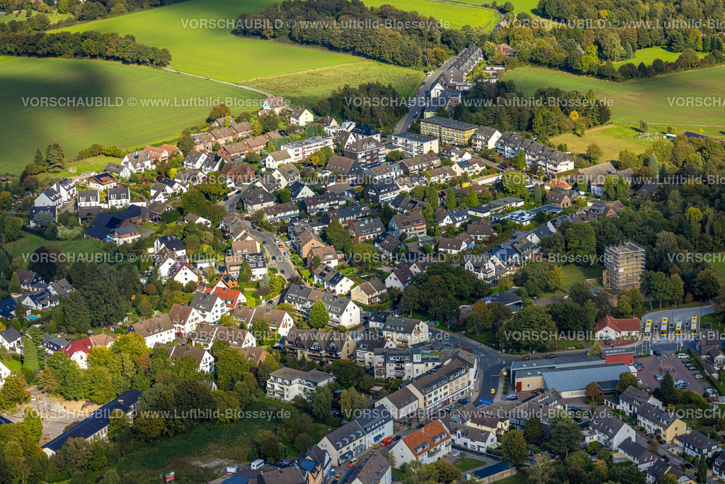 Essen241004904 | Luftbild, Ortsansicht Burgaltendorf Dumberger Straße und Burgruine Altendorf Renovierungsarbeiten, Baugerüst an der Fassade, Burgaltendorf, Essen, Ruhrgebiet, Nordrhein-Westfalen, Deutschland
