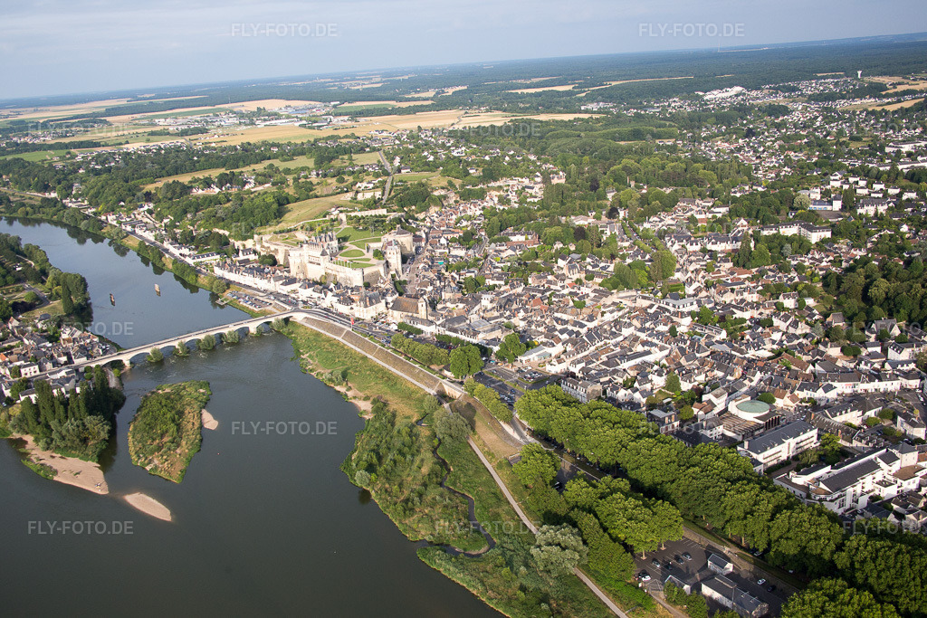 Luftbild: Ortsansicht im Ortsteil Nord-Nord Est in Amboise im Bundesland Indre-et-Loire in Frankreich. Foto: IMG_082340.jpg vom 20.06.2015 durch Werner Riehm/FLY-FOTO.de