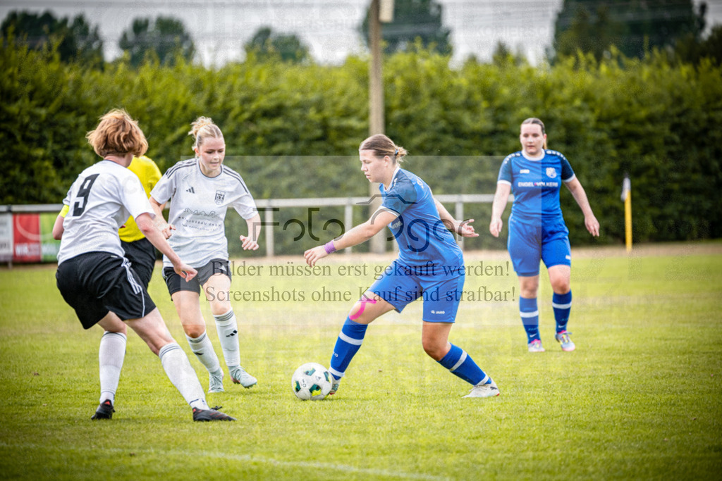 SG Bohmte/Ostercappeln/Schwagstorf - SV Harderberg - Frauen Bezirkpokal | Frauen Bezirkpokal · 1. Damen - 1. Damen · Sportplatz - Realisiert mit Pictrs.com