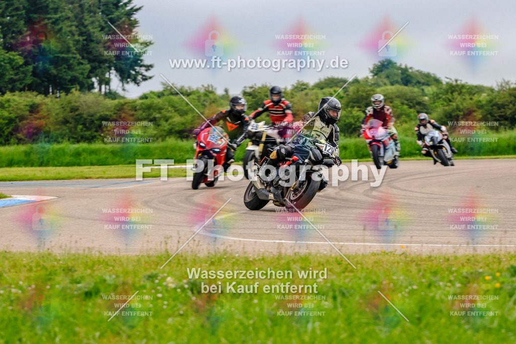 MotoTeam-7966 | Hier findet Ihr Bilder von Touristenfahrten auf der Nürburgring Nordschleife oder von anderen Veranstaltungen die ich besucht habe. Viel Spass beim Durch Schauen 