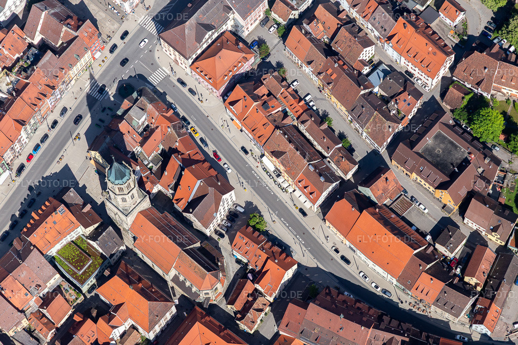 Luftbild: Kapellenkirche mit Kapellenturm im Kapellenhof im Altstadt- Zentrum der Innenstadt in Rottweil im Bundesland Baden-Württemberg in Deutschland. Foto: IMG_114491.jpg vom 30.05.2019 durch Werner Riehm/FLY-FOTO.de