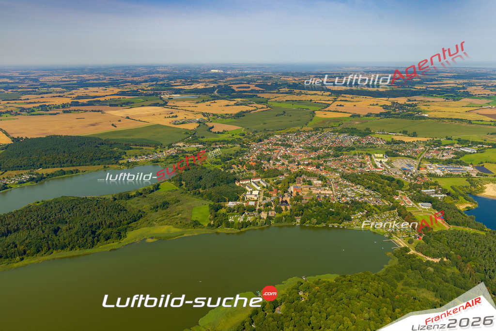 Seeufer Neukloster Bild- Das Luftbild wurde 2025 vom UL-Flugzeug heraus erstellt ( keine Drohne bzw. Drohnenaufnahme ) - Hochauflösende Luftaufnahme -Nicht vergleichbar mit Google Maps oder Satelittenbilder- Die Geschenkidee !Mit Lizenz und Bildrechte bestellbar - CC