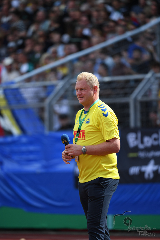 SV Atlas-Delmenhorst-Borussia Mönchengladbach | DFB-Pokal 1. Runde;SV Atlas Delmenhorst (gelb)-Borussia Mönchengladbach (schwarz) am 17.08.2025 in Oldenburg (Marschweg-Stadion), Photo: Philip Eiben 2025 - Realisiert mit Pictrs.com
