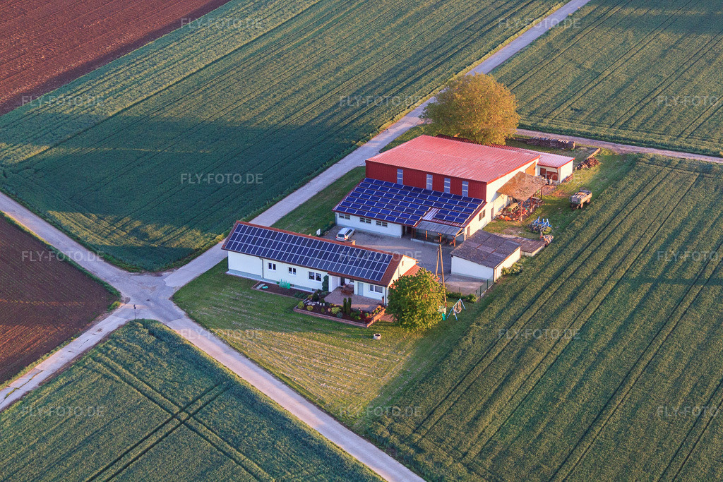 Luftbild: Aussiedlerhof Christian Wahl Landwirtschaft und Weinbau in Billigheim-Ingenheim im Bundesland Rheinland-Pfalz in Deutschland. Foto: IMG_64536.jpg vom 04.05.2014 durch Werner Riehm/FLY-FOTO.deAuflösung des Originals: 4752 x 3168 px