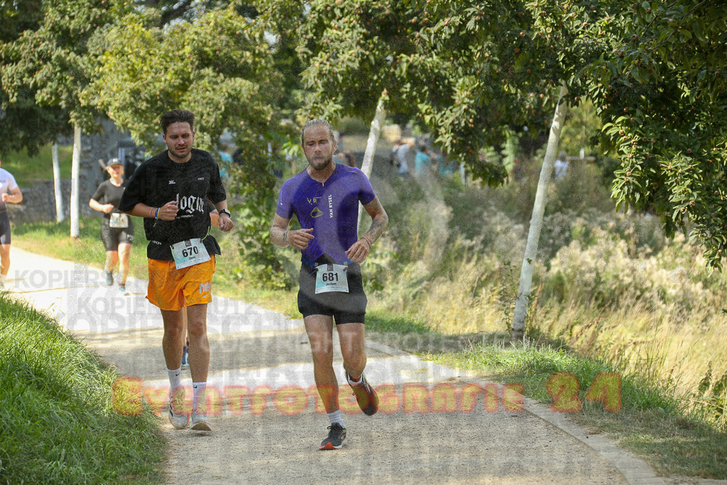 250824_1450_EX1_7775 | Sportfotografie im Rhein-Sieg Kreis, Köln, Bonn, NRW, Rheinland Pfalz, Hessen, etc. Unser Tätigkeitsfeld umfasst den Laufsport vom Volkslauf über den Marathon, Duathlon, Triathon bis zum Ultralauf wie Kölnpfad Ultra oder Schindertrail.