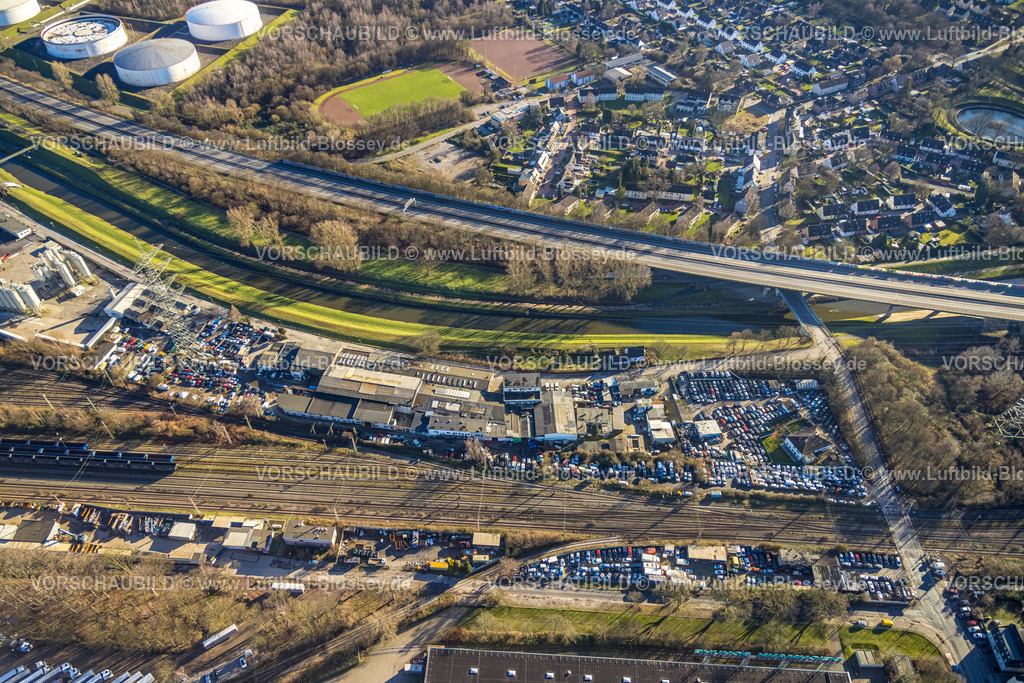 Bottrop240107183 | Luftbild, Car Center am Südbahnhof, Fluss Emscher und Autobahnbrücke A42, Ebel, Bottrop, Ruhrgebiet, Nordrhein-Westfalen, Deutschland