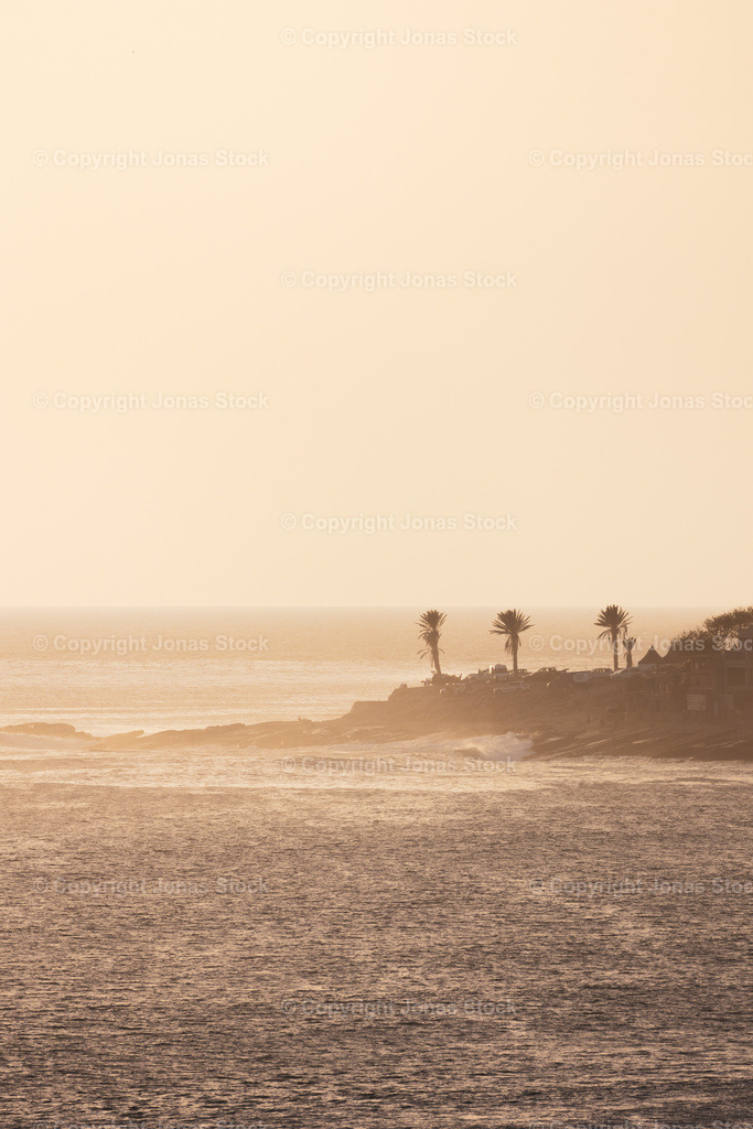 Anchor Point Golden Hour | One of the most iconic spots of Morocco and a few of the best waves I've ever caught.  - Realisiert mit Pictrs.com