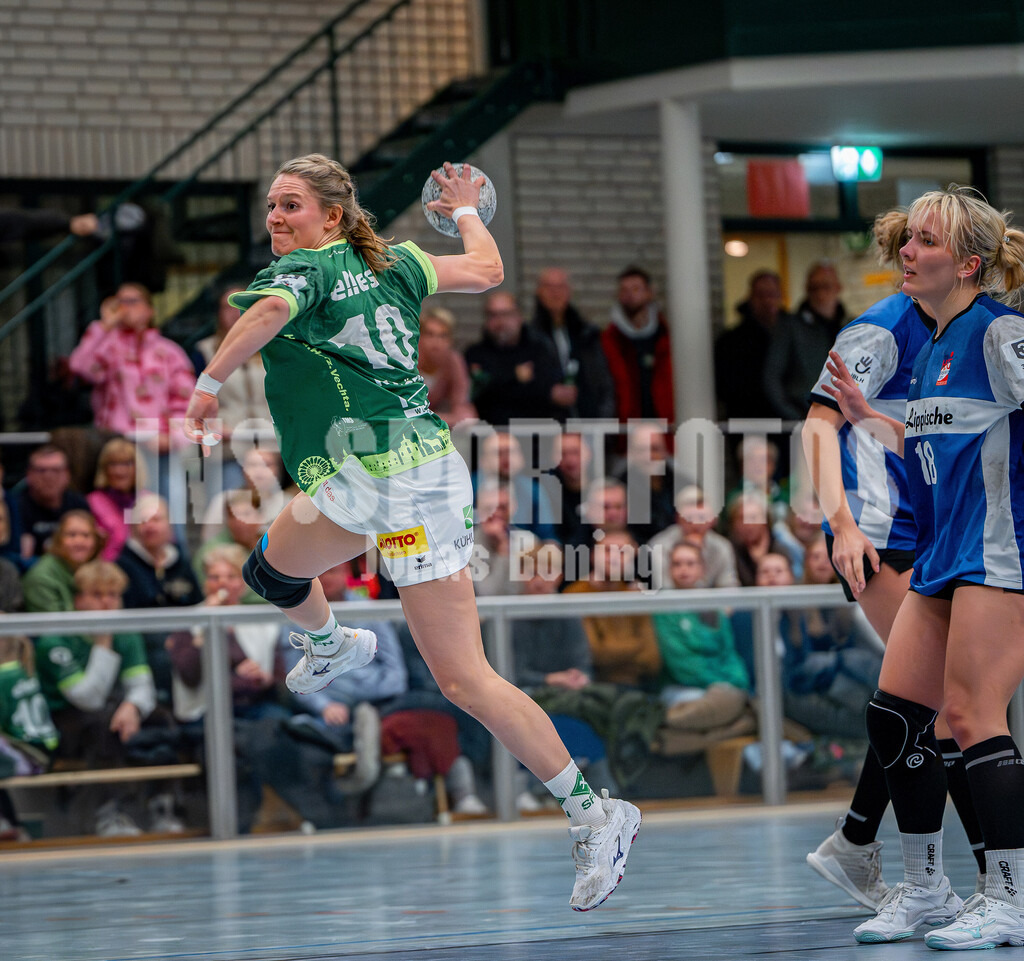 Handball I Frauen I Saison 2025-2026 I 3. Liga Staffel Nord I 10. Spieltag I SC SFN Vechta - HSG Blomberg-Lippe II I 0583 | Svenja Ruhöfer (10, SC SFN Vechta) zum Tor - Realisiert mit Pictrs.com
