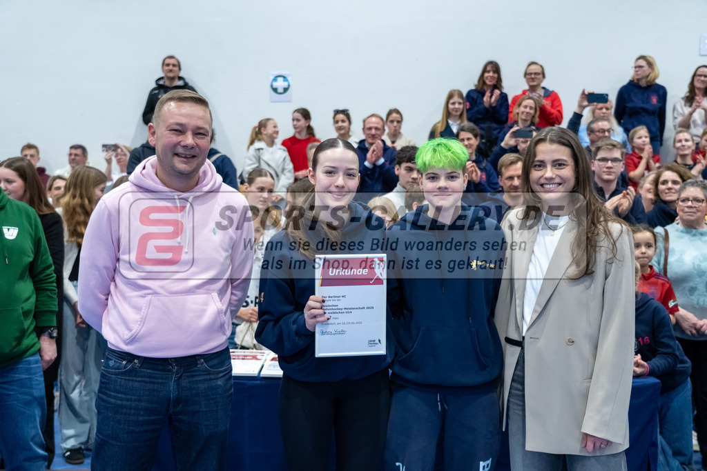 HK_20250223_103332 | Deutsche Meisterschaft wU14 Finale und Ehrungen am 23.2.2025 Düsseldorfer HC, Düsseldorf