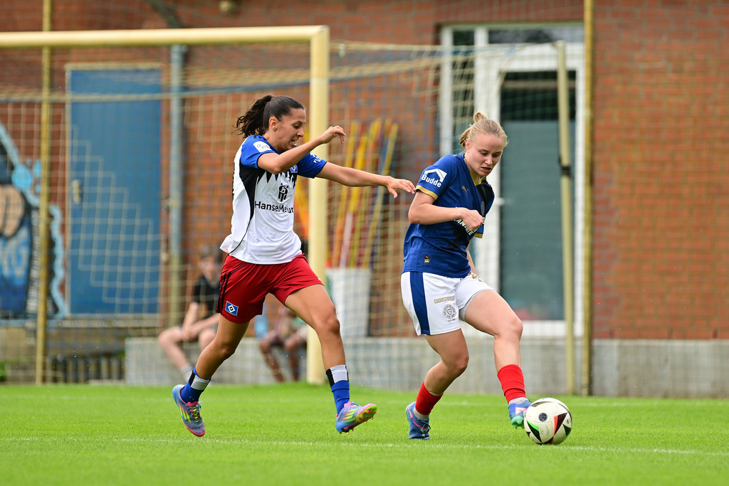 Fußball I Frauen I Saison 2025-2026 I Testspiel I Hamburger SV - Holstein Kiel | Der Sportfotograf. - Realisiert mit Pictrs.com