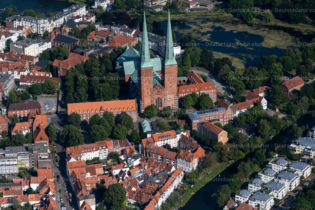 4038303 | Der Lübecker Dom ist der erste große Backsteinkirchbau an der Ostsee und mit fast 132 Metern Länge eine der längsten Backsteinkirchen