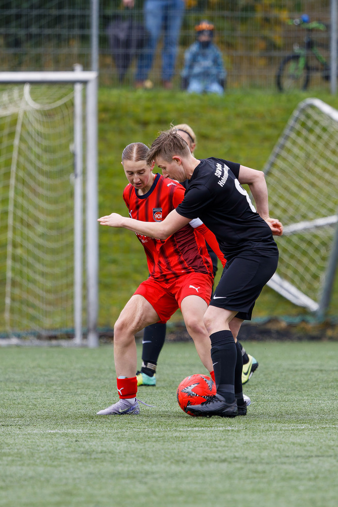 FCHHOH_251005_6457 | 1.FC Heidenheim 1846 II vs. SGM Hohenmemmingen/Sontheim, Fußball, Frauen, Bezirksliga, 2025/2026, 4. Spieltag, 05.10.2025 in Heidenheim, Kunstrasen b. Voith-Arena West(Foto: Michael Bulling) - Realisiert mit Pictrs.com