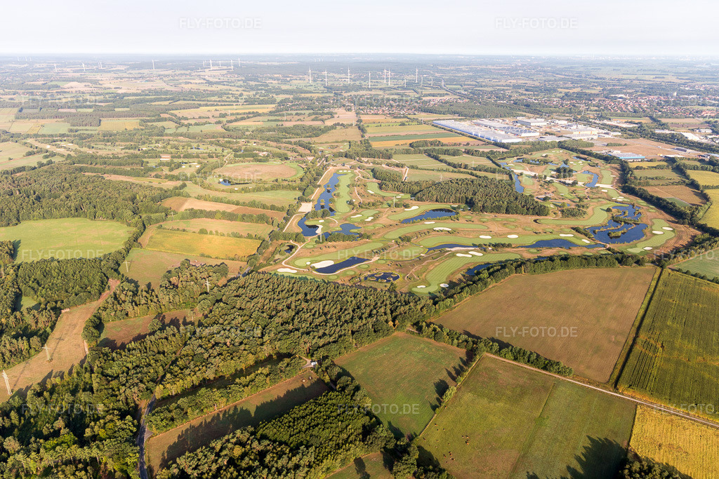 Luftbild: Gelände des Golfplatz Green Eagle Golf Courses (Luhe) im Ortsteil Luhdorf in Winsen im Bundesland Niedersachsen in Deutschland. Foto: IMG_110360.jpg vom 18.08.2018 durch Werner Riehm/FLY-FOTO.de