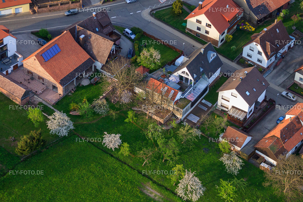Brunnenstraße Metzgerei Bernd Glasstetter http://www.metzgerei-glasstetter.de/wb/ | Luftbild: Brunnenstraße Metzgerei Bernd Glasstetter http://www.metzgerei-glasstetter.de/wb/ im Ortsteil Völkersbach in Malsch im Bundesland Baden-Württemberg in Deutschland. Foto: IMG_26923.jpg vom 28.04.2010 durch Werner Riehm/FLY-FOTO.de - Realisiert mit Pictrs.com