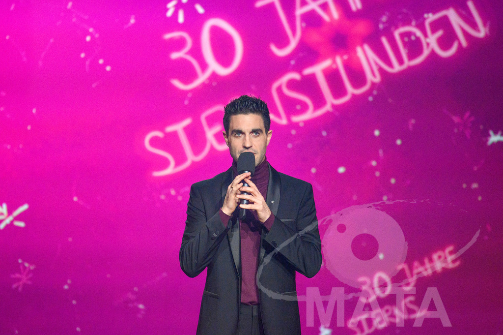 _DWA1373 | Dominik Glöbl bei '30 Jahre Sternstunden-Gala 2023' in der Frankenhalle. Nürnberg, 15.12.2023 - Realisiert mit Pictrs.com