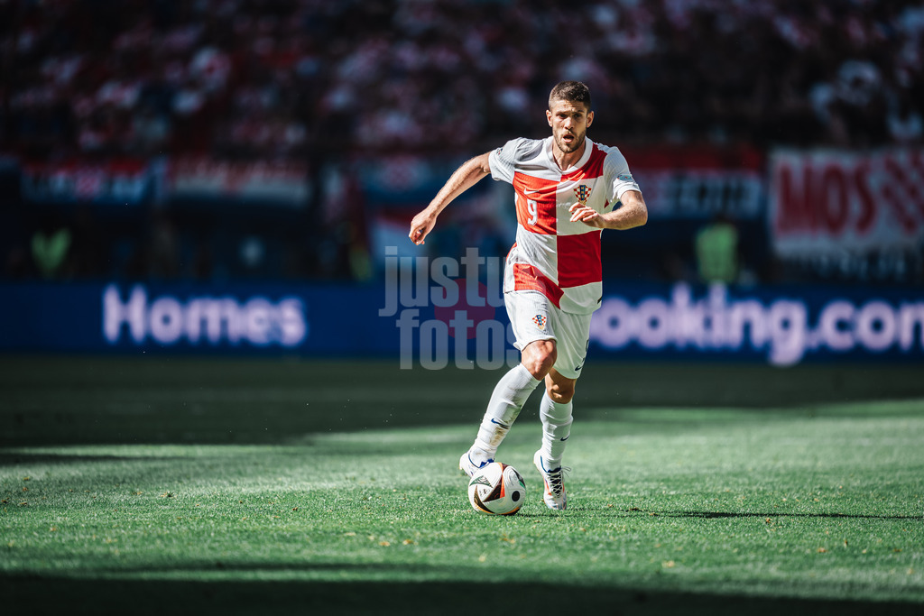 Fußball | Herren | UEFA-Fußball-Europameisterschaft 2024 | Gruppe B | Kroatien vs. Albanien | 19.06.2024 | Andrej Kramaric (#9, Kroatien) mit dem Ball