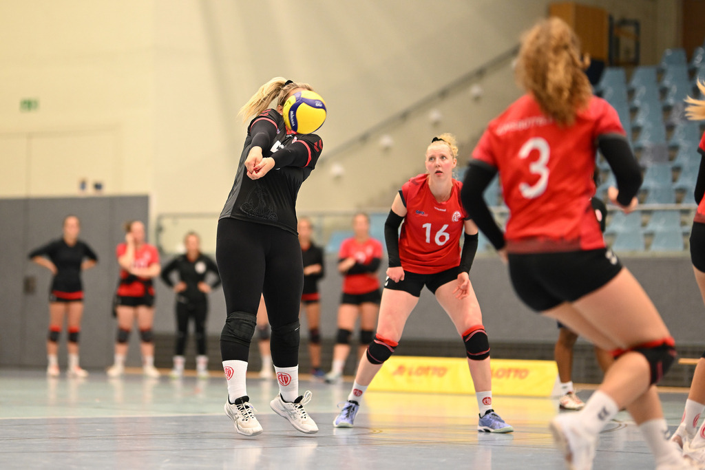 Volleyball I Frauen I Saison 2023-2024 I Dritte Liga Nord I VT Hamburg - Eimsbütteler TV 2 | Der Sportfotograf. - Realisiert mit Pictrs.com