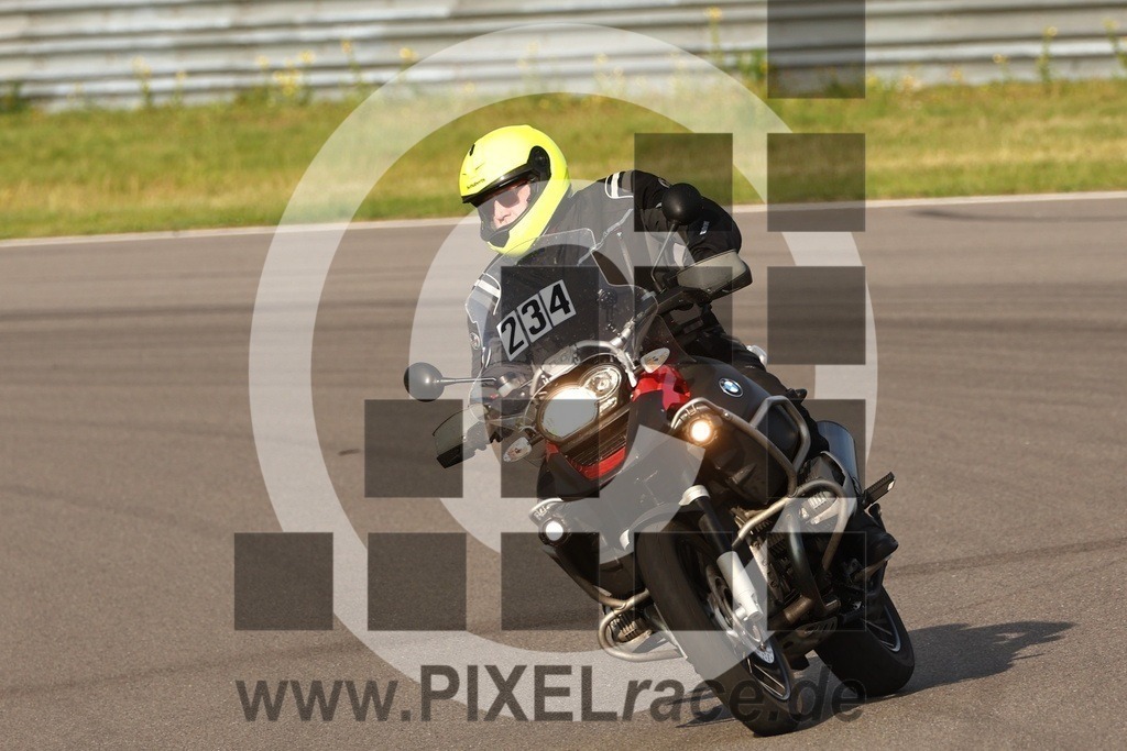 0234-20250919_11652 | Schöne Erinnerungen an spannende Momente - das festzuhalten ist unser Job. PIXELrace.de ist seit 2003 auf den Rennstrecken Europas unterwegs um die Action draußen beim Fahren und die wunderbare Stimmung imm Fahrerlager für euch einzufangen.
