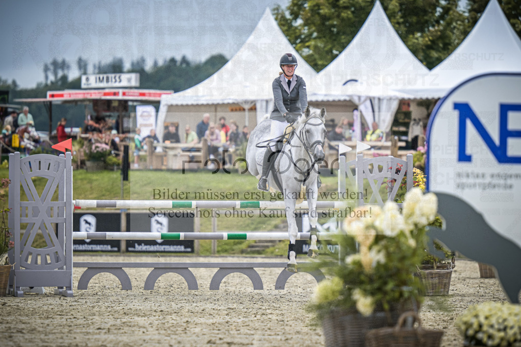 DOS_2733 | Entdecke hochwertige Reitturnierfotos von Foto Oger. Professionell, emotional und authentisch – jetzt Lieblingsmomente im Shop bestellen.Deutschlandweite Turnierfotografie. - Realisiert mit Pictrs.com