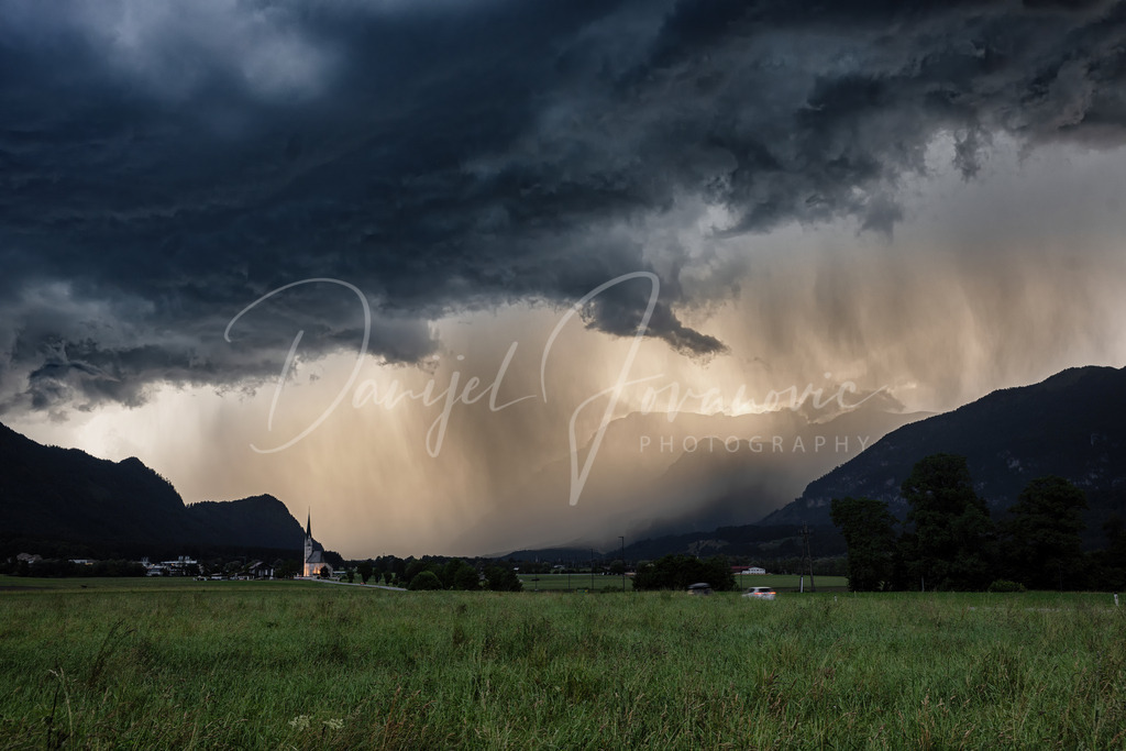St. Leonhard | Wasserbombe bei einem Gewitter in Kundl