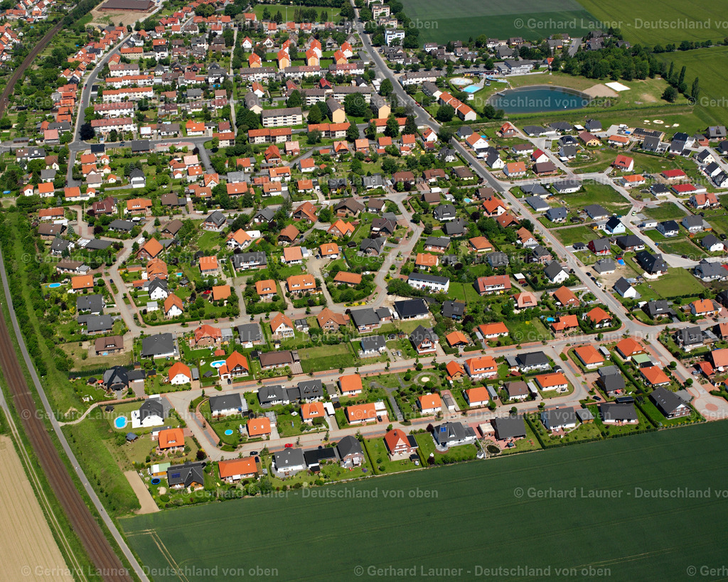 2638197 | VIENENBURG 09.06.2006 Wohngebiet einer Einfamilienhaus- Siedlung  in Vienenburg im Bundesland Niedersachsen, Deutschland // Single-family residential area of settlement  in Vienenburg in the state Lower Saxony, Germany Foto: Gerhard Launer